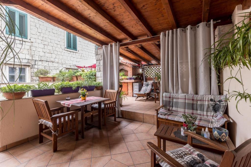 Apartments And Rooms Villa Lina Split Phòng bức ảnh